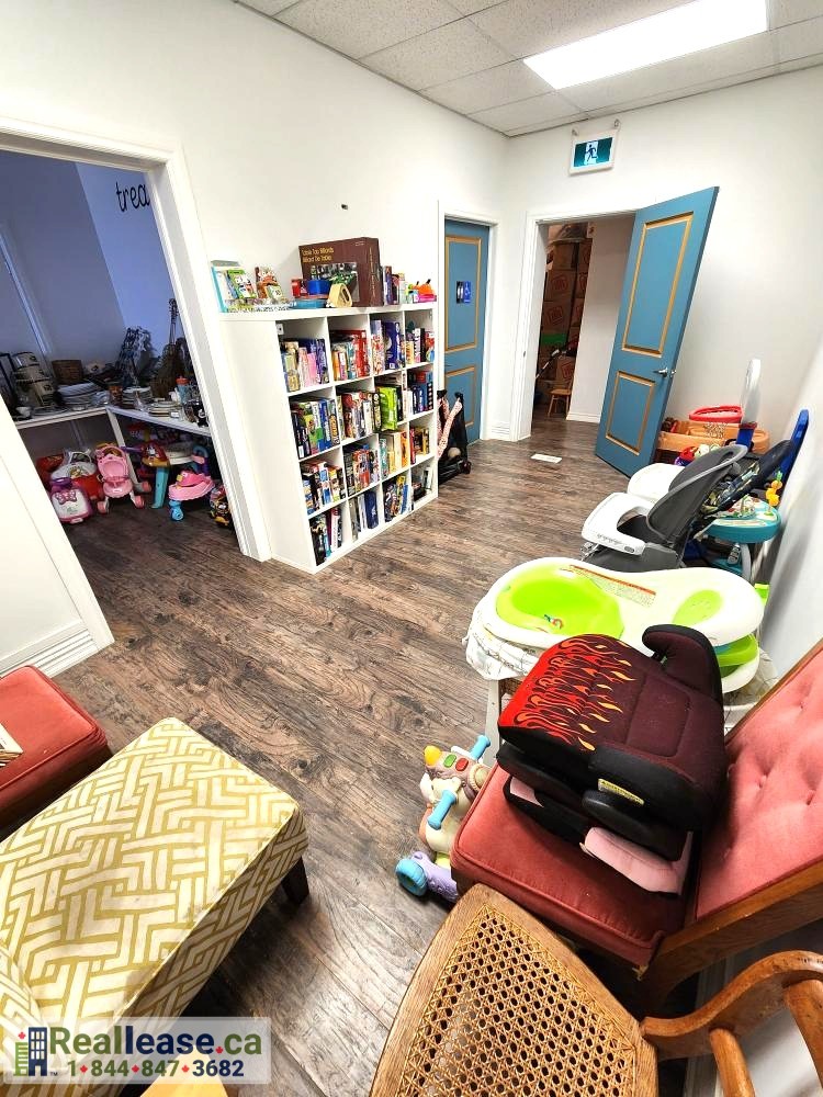 Commercial unit - store for lease in Shelburne 20